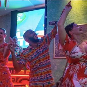 💃 SALSA O CHAMPETA CON RAÍCES – Tour cultural + clase privada de baile