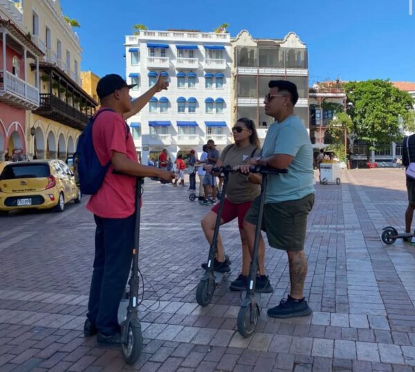 🛴TOUR EN PATINETA POR EL CENTRO HISTORICO DE CARTAGENA - Image 2